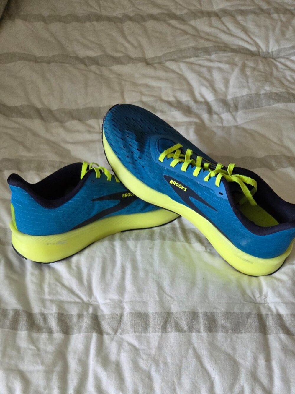 Brooks Hyperion Tempo speed shoes
